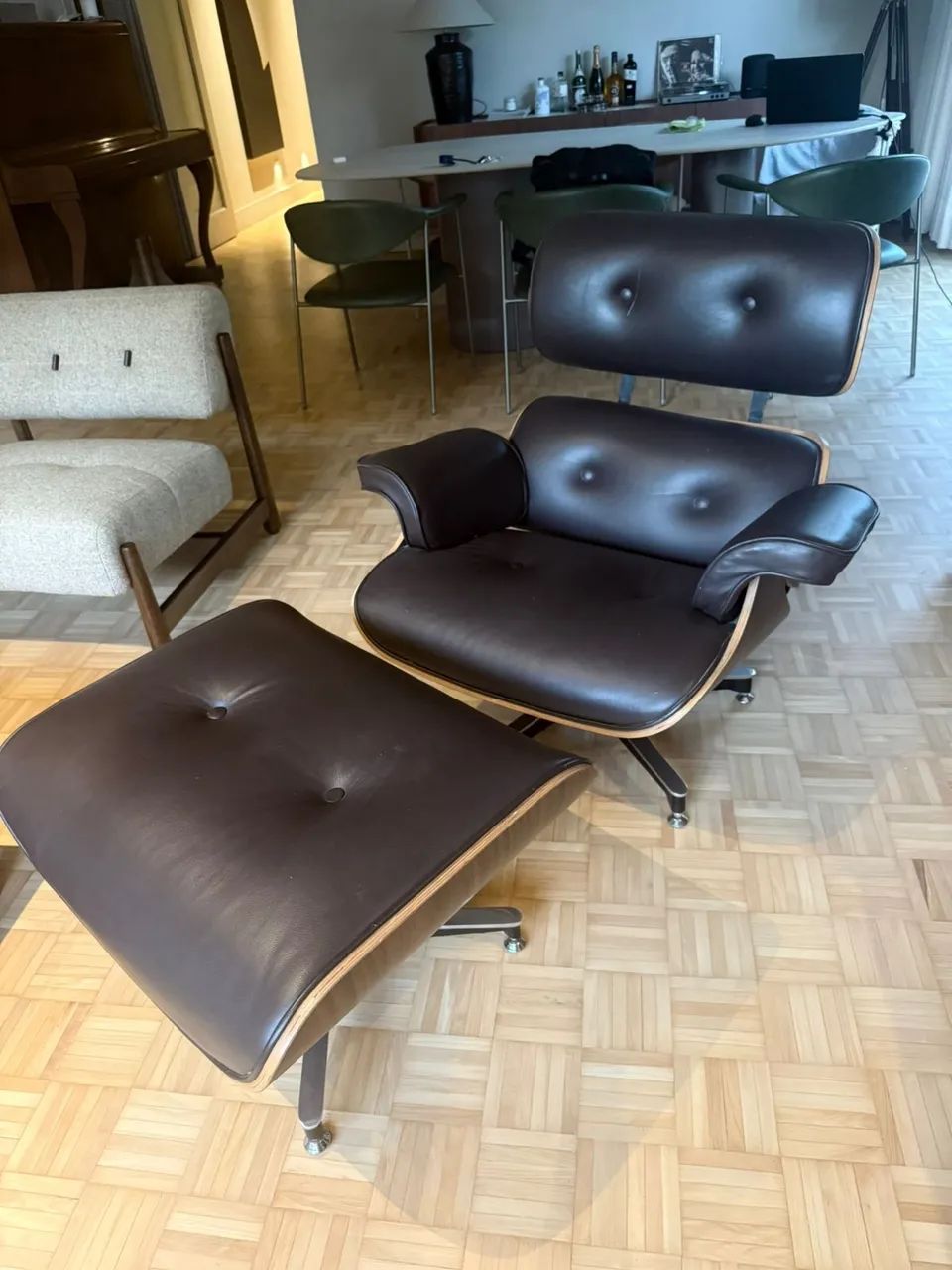 Poltrona Charles Eames em couro natural. - Foto 3
