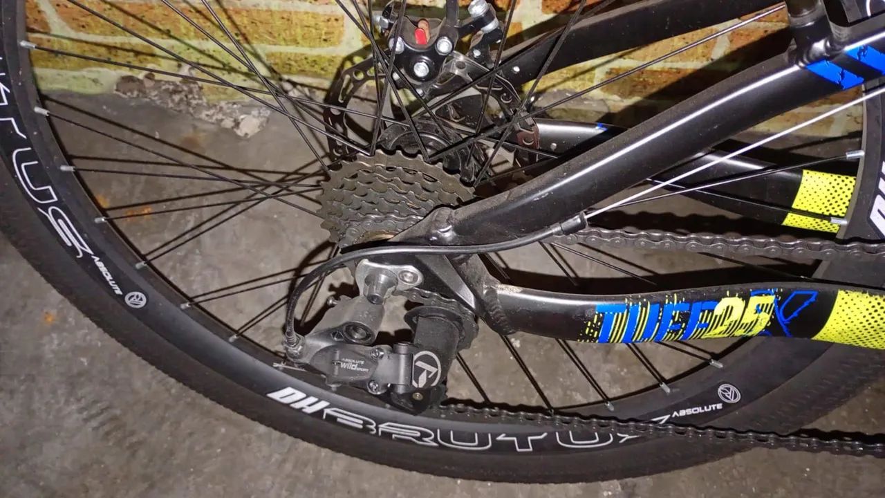 Vende se uma bicicleta 