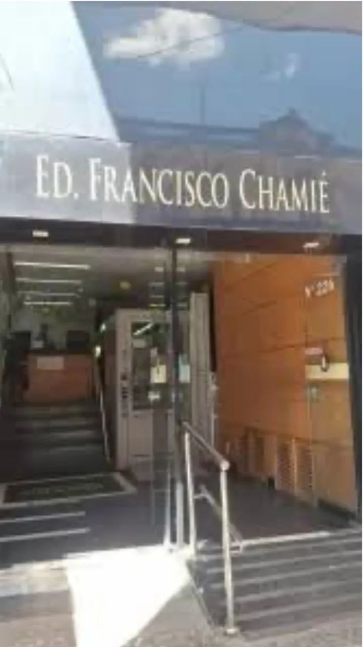 Vendo sala no Ed. Chamie 