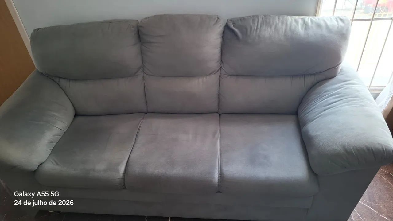 Vendo sofá de 3 e 2 lugares 