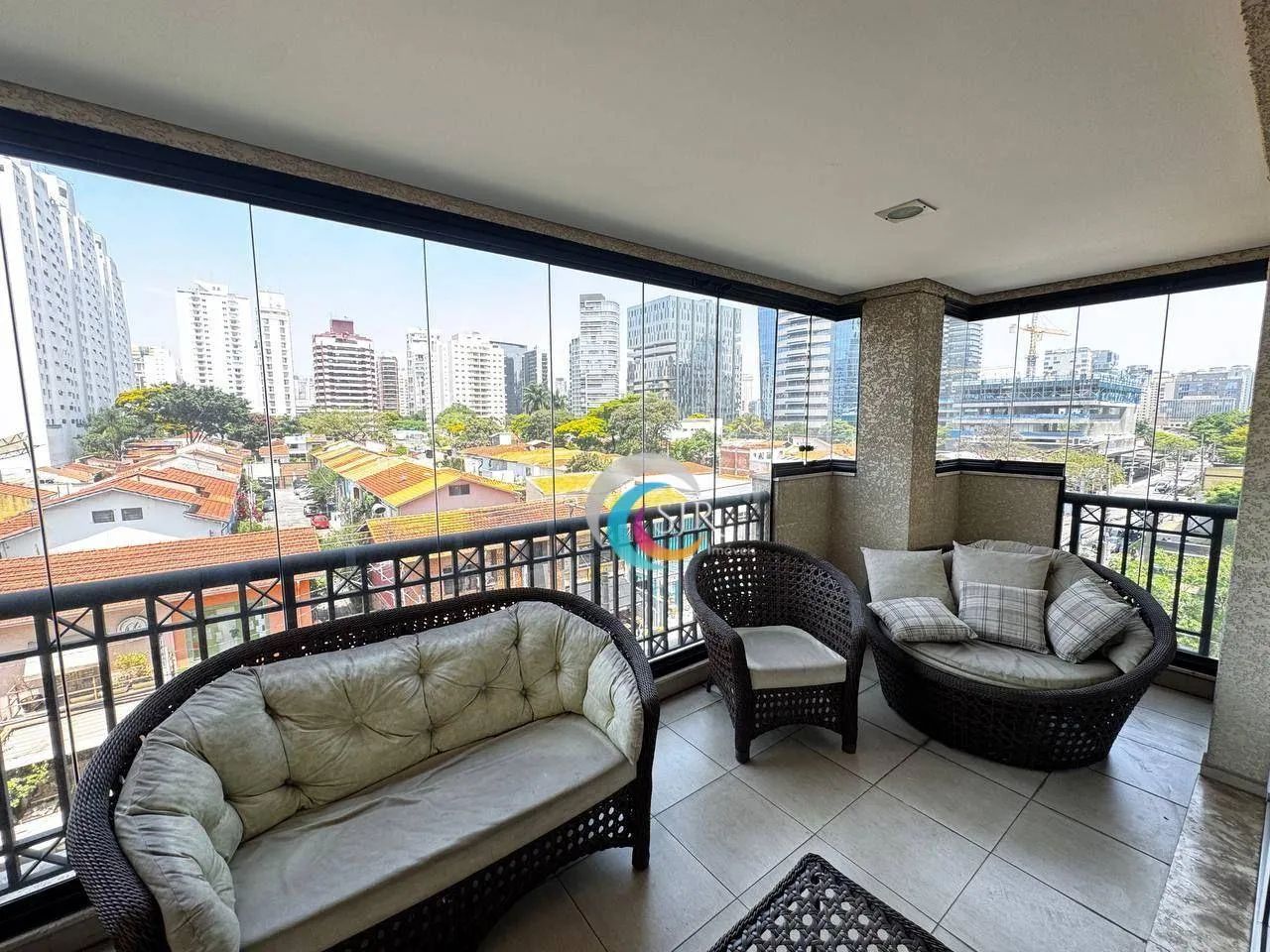 Apartamento mobiliado com 3 suítes e 4 vagas para venda e locação