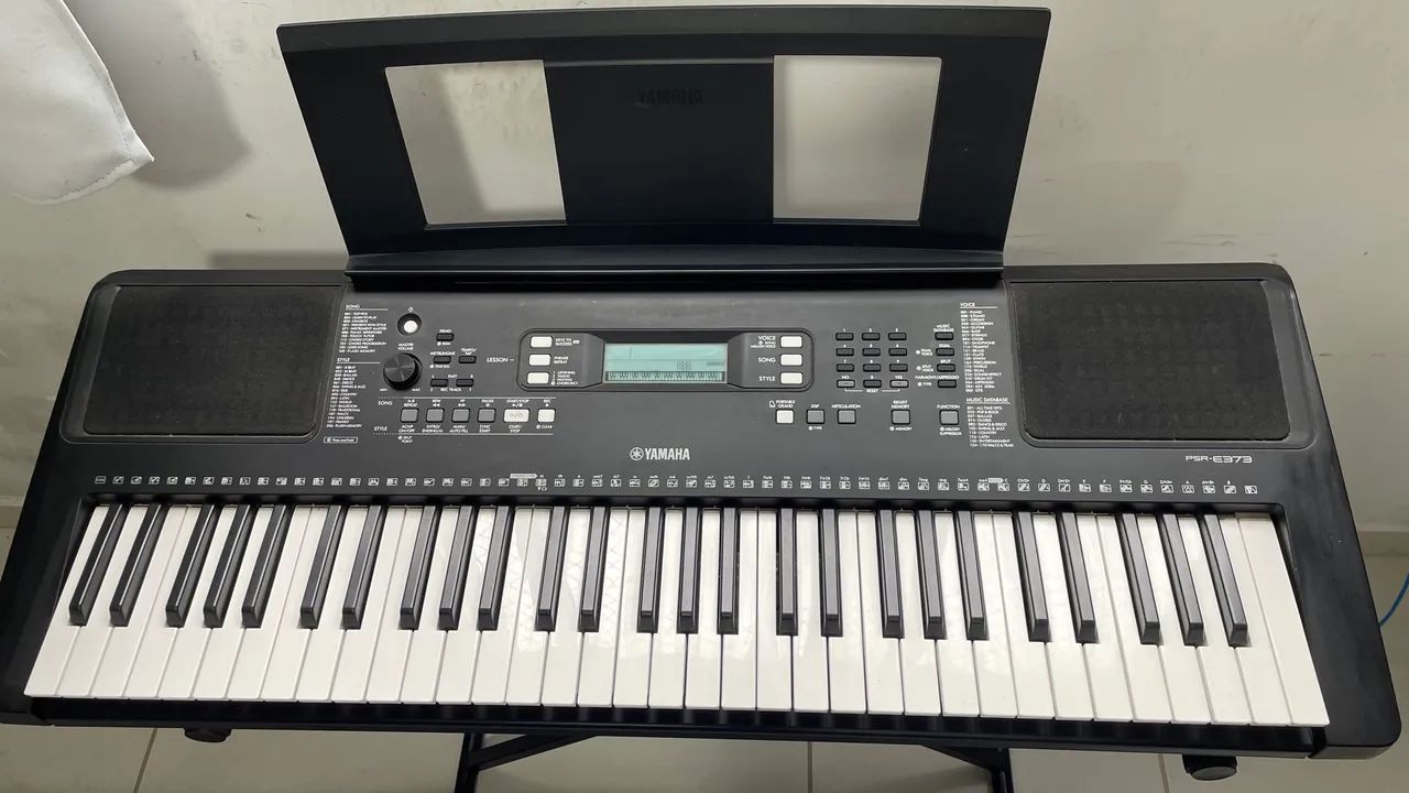 Yamaha PSR-E373 + Suporte + Acessórios