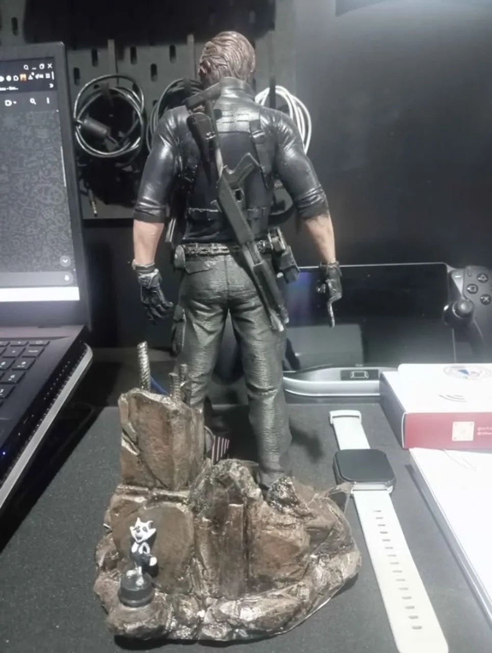 Action Figure - Leon 27cm - Resina  - Foto 2