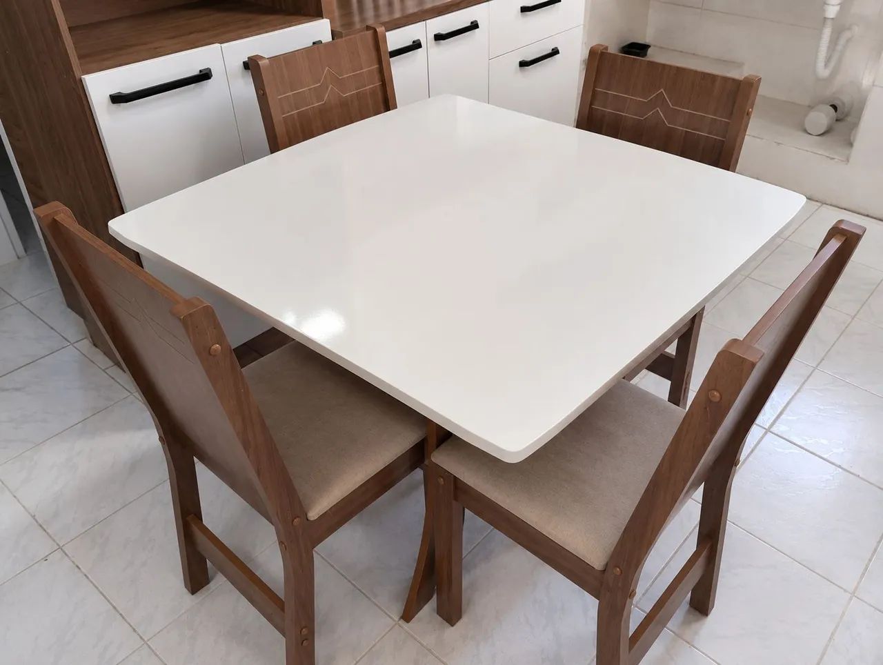 Mesa de jantar de MDF