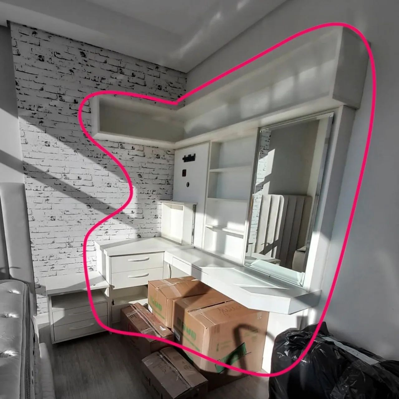 Conjunto de móveis planejados para quarto com penteadeira e espelho - Foto 2