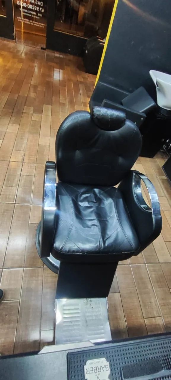 VENDO 3 POLTRONAS PARA BARBEARIA RECLINÁVEL  - Foto 5