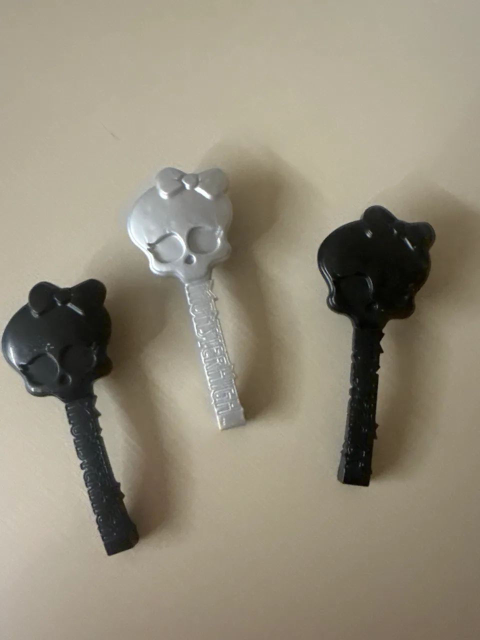  AcessoEscovas de cabelo originais  bonecas Monster High- acessório