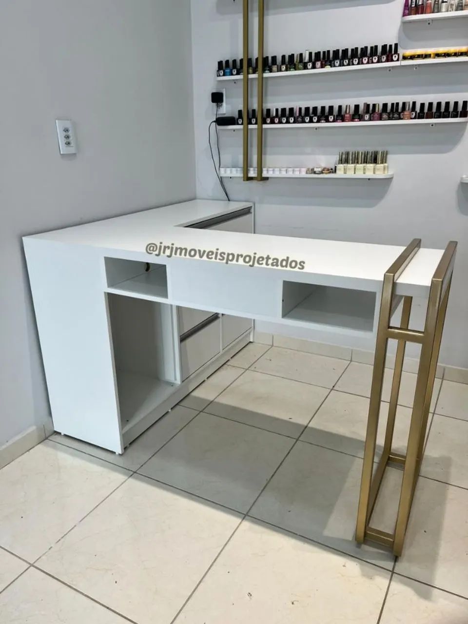 Mesa Nails em L de Luxo - Design Premium com Base Metalon  Dourada e Gaveteiro