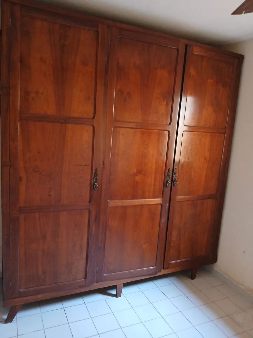Roupeiro antigo 