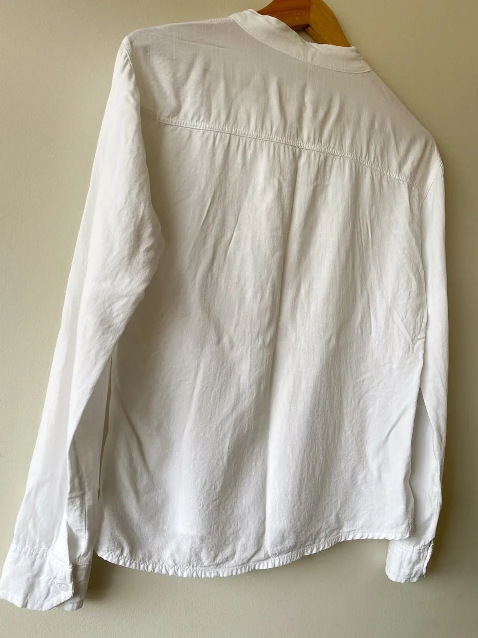 Camisa branca de botões  - Foto 4