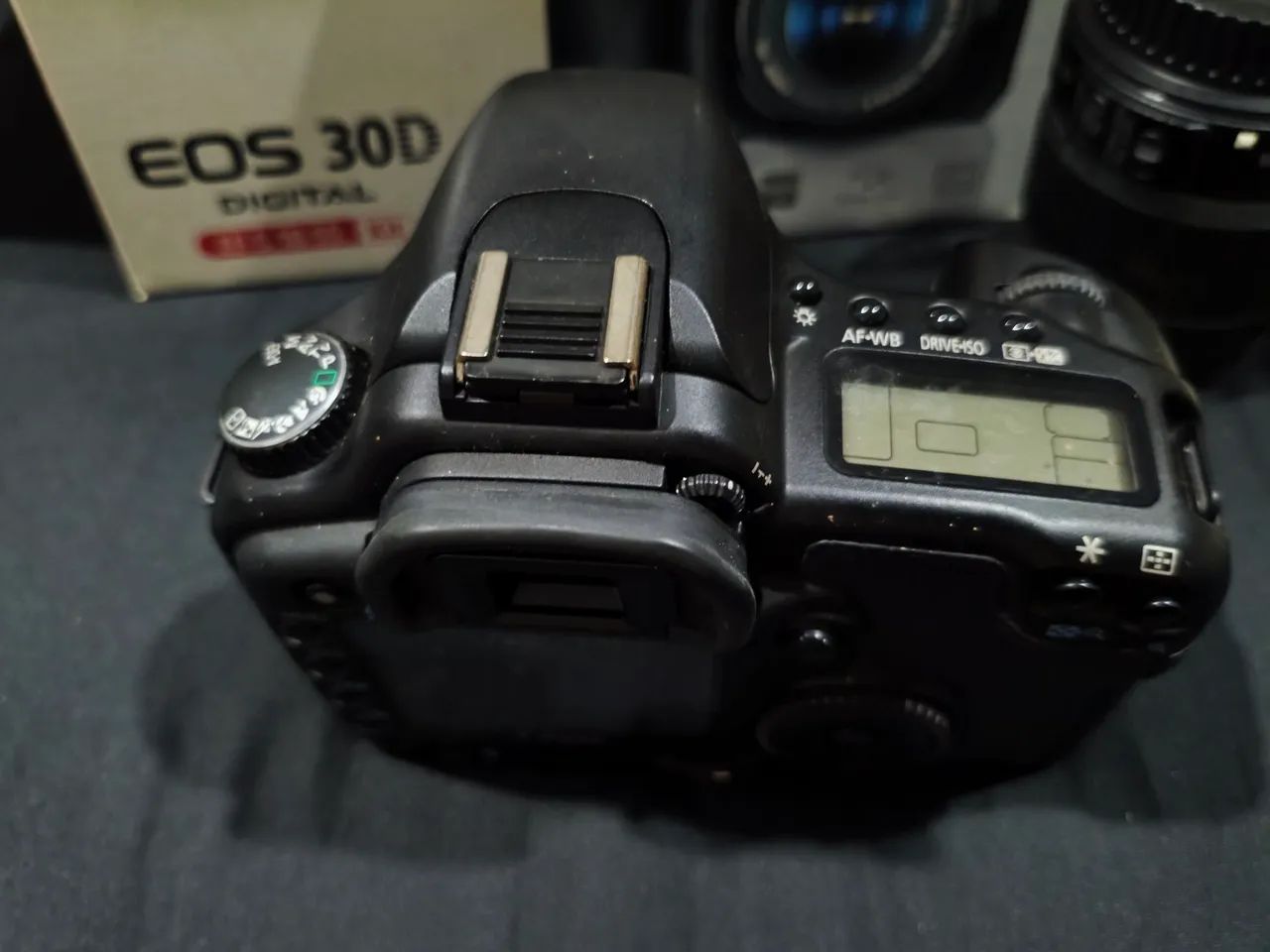 Canon 30 com duas lentes e grip - Foto 2
