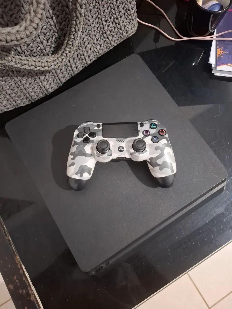 PlayStation 4 Slim - 1TB - Controle e jogos