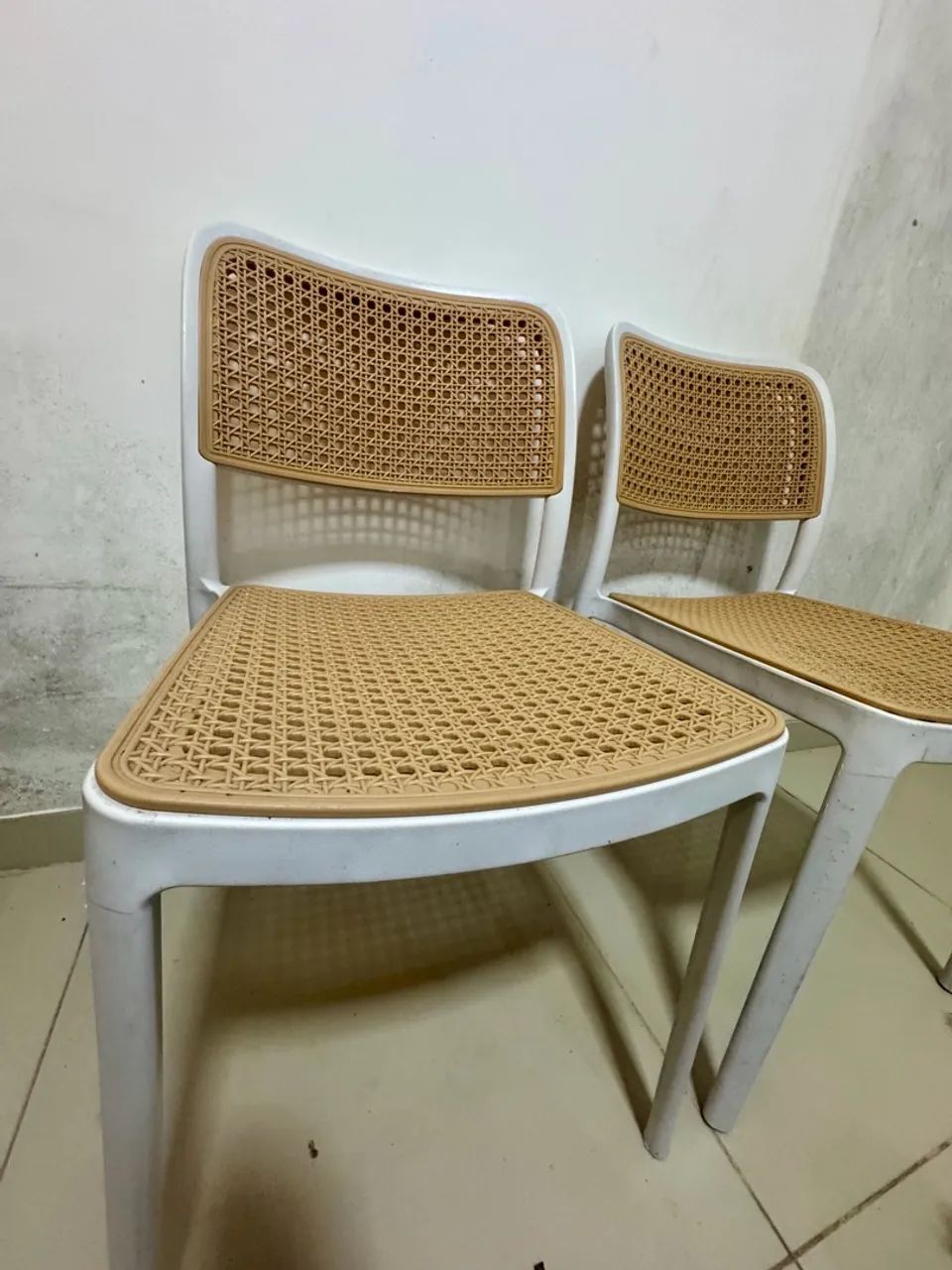 PAR DE CADEIRAS COM TELINHA ESTILO RETRÔ 