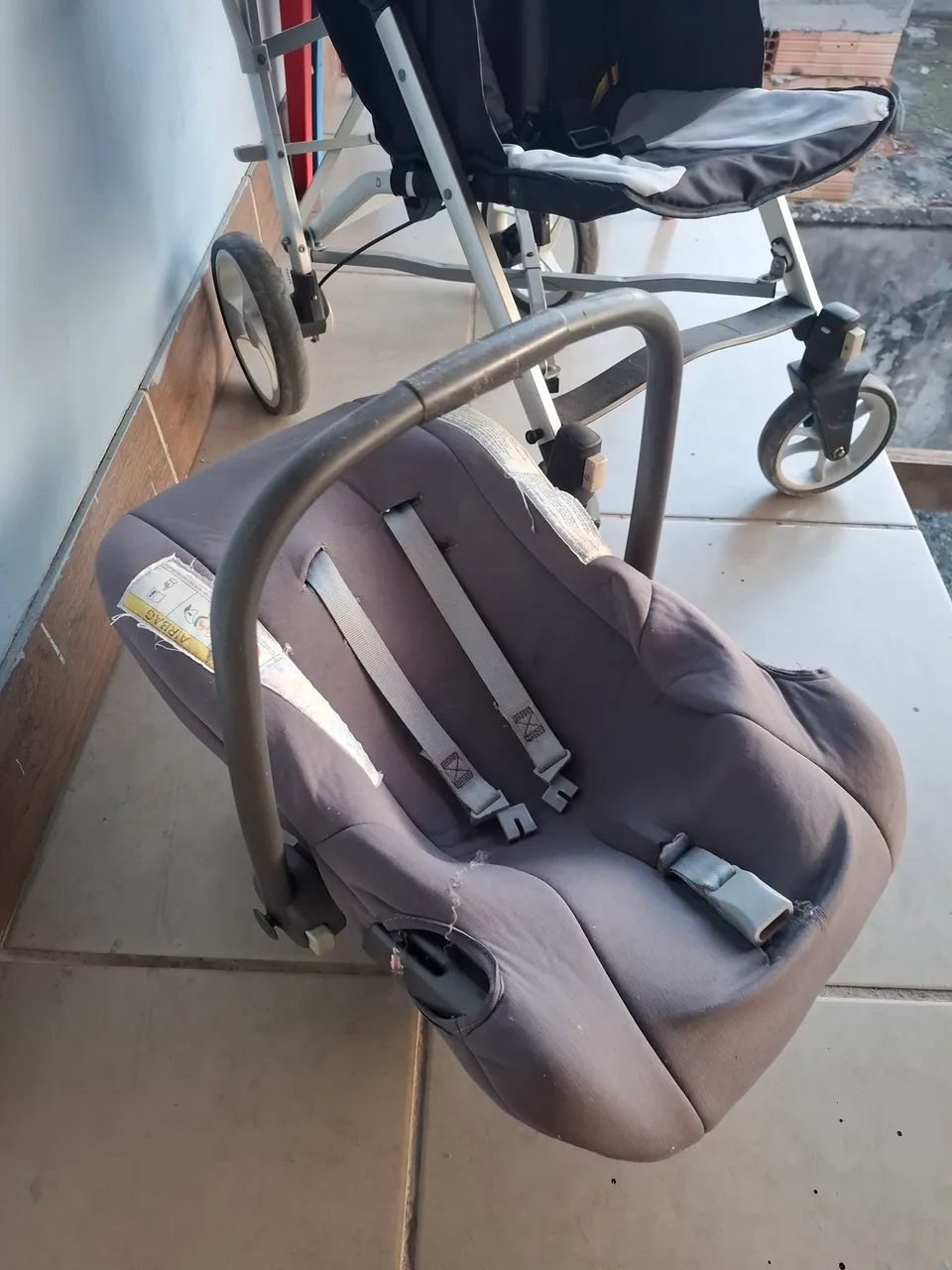 Vende-se carrinho e bebê conforto em ótimo estado. - Foto 4