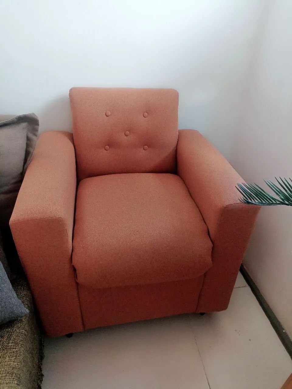 Poltrona 380 acolchoada tecido linho - Foto 2