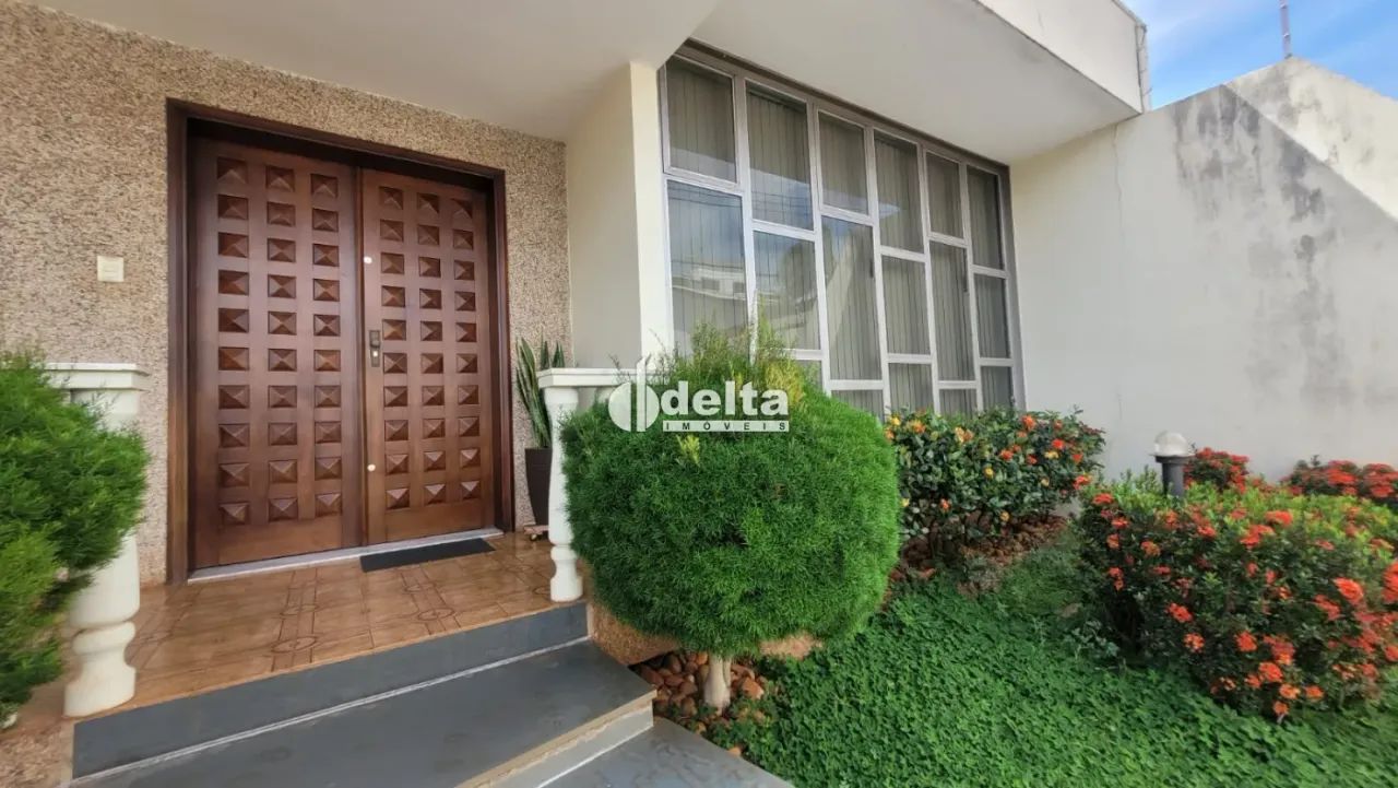 Casa estilo sobrado à venda , bairro Tabajaras