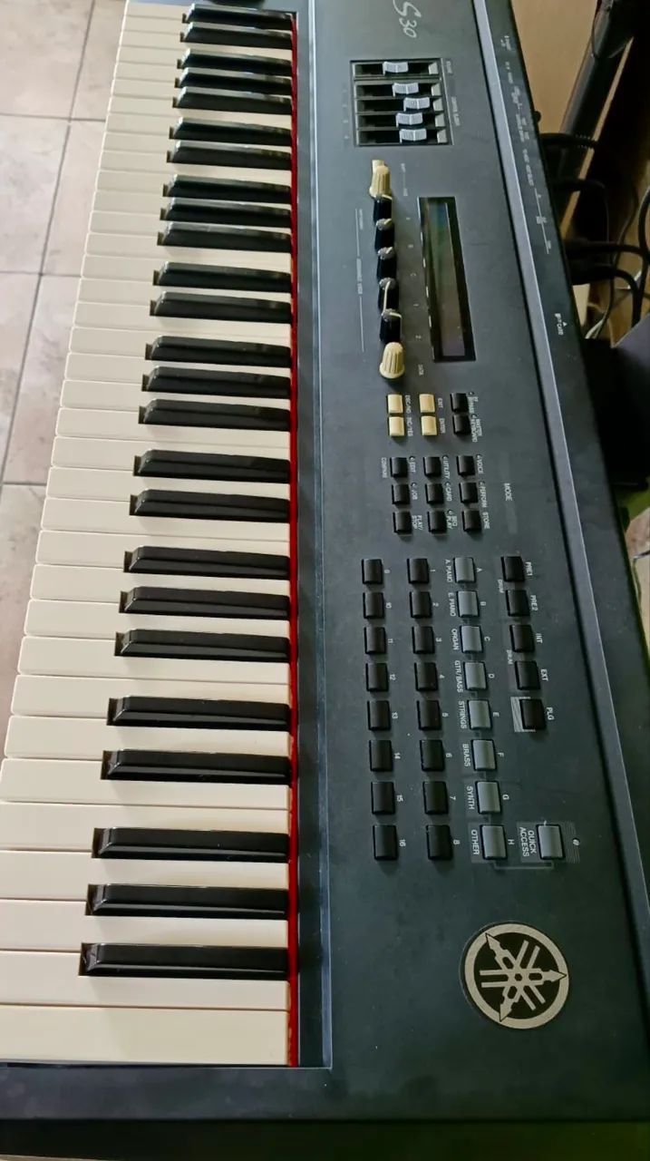 Yamaha S30   - Foto 3