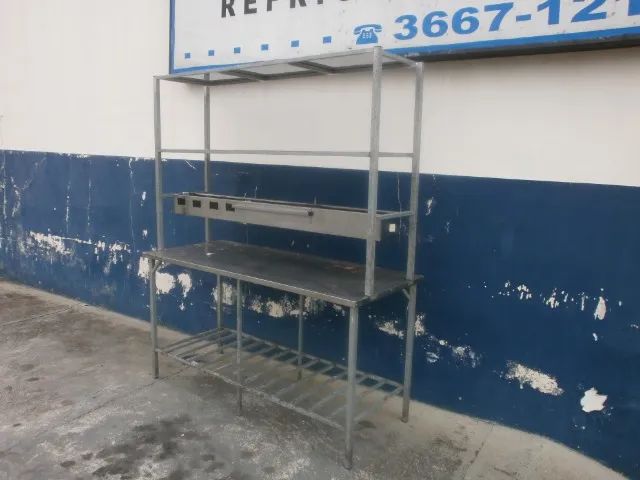 mesa com tampo em inox- com espaço para cubas -codimentadora e 2 prateleiras sobre o tampo - Foto 3