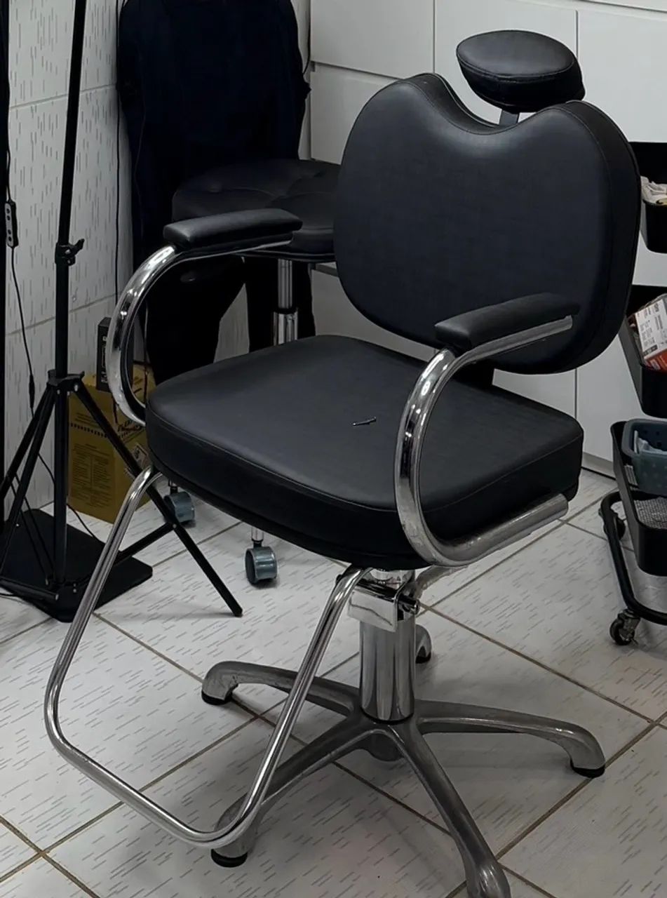 Cadeira para cabeleireiro e studio de sobrancelha/maquiagem 