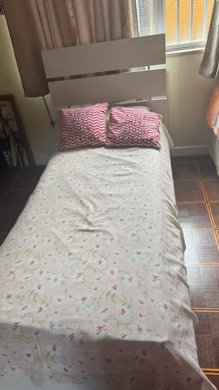 Cama de solteiro com colchao 