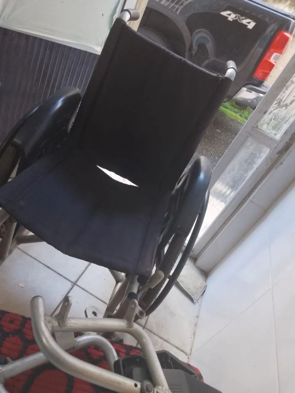 Cadeira de rodas vendendo *30 - Foto 2