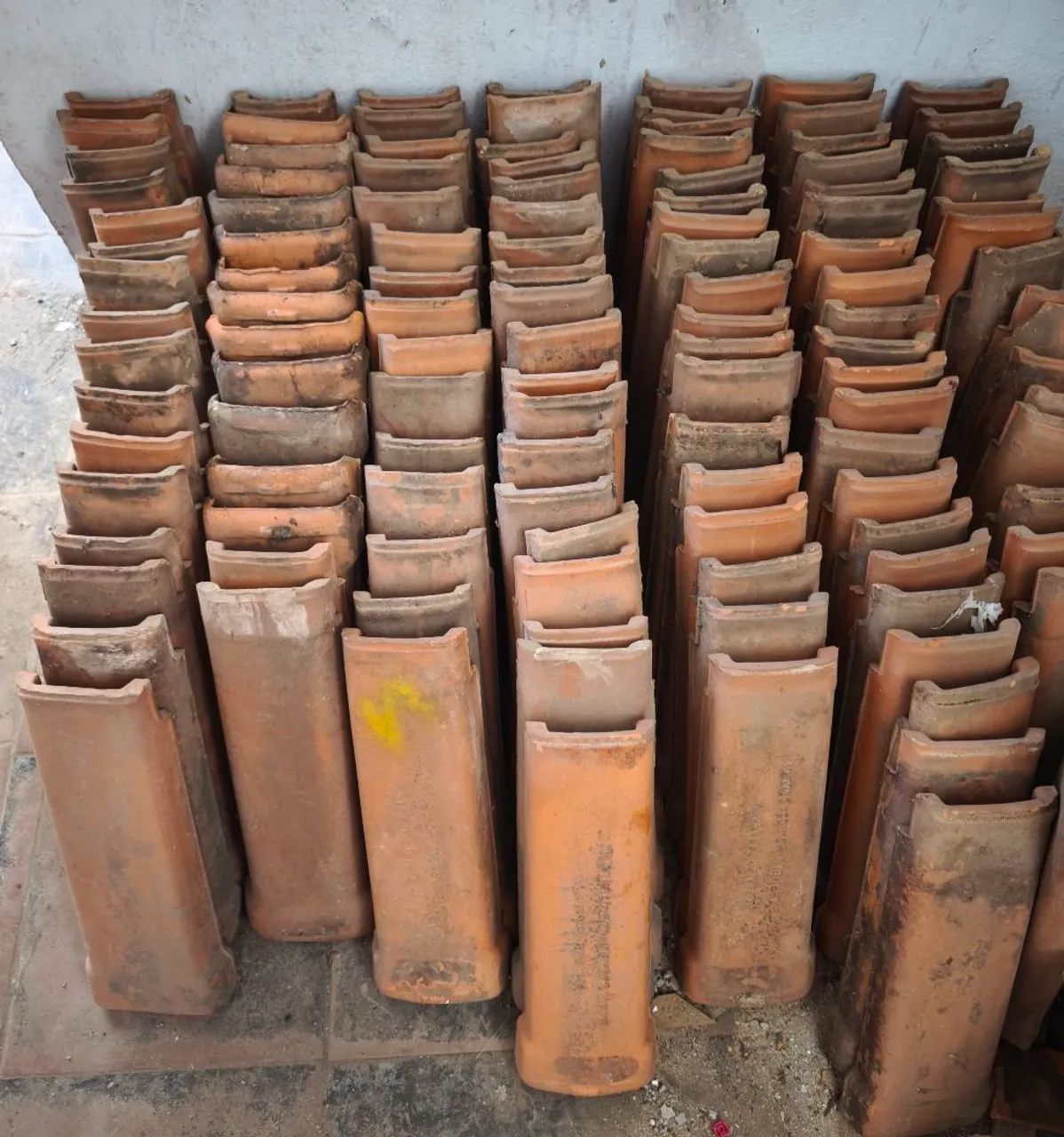 Telhas coloniais de cerâmica tradicionais, são 120 un por 0,96 cada. - Foto 2