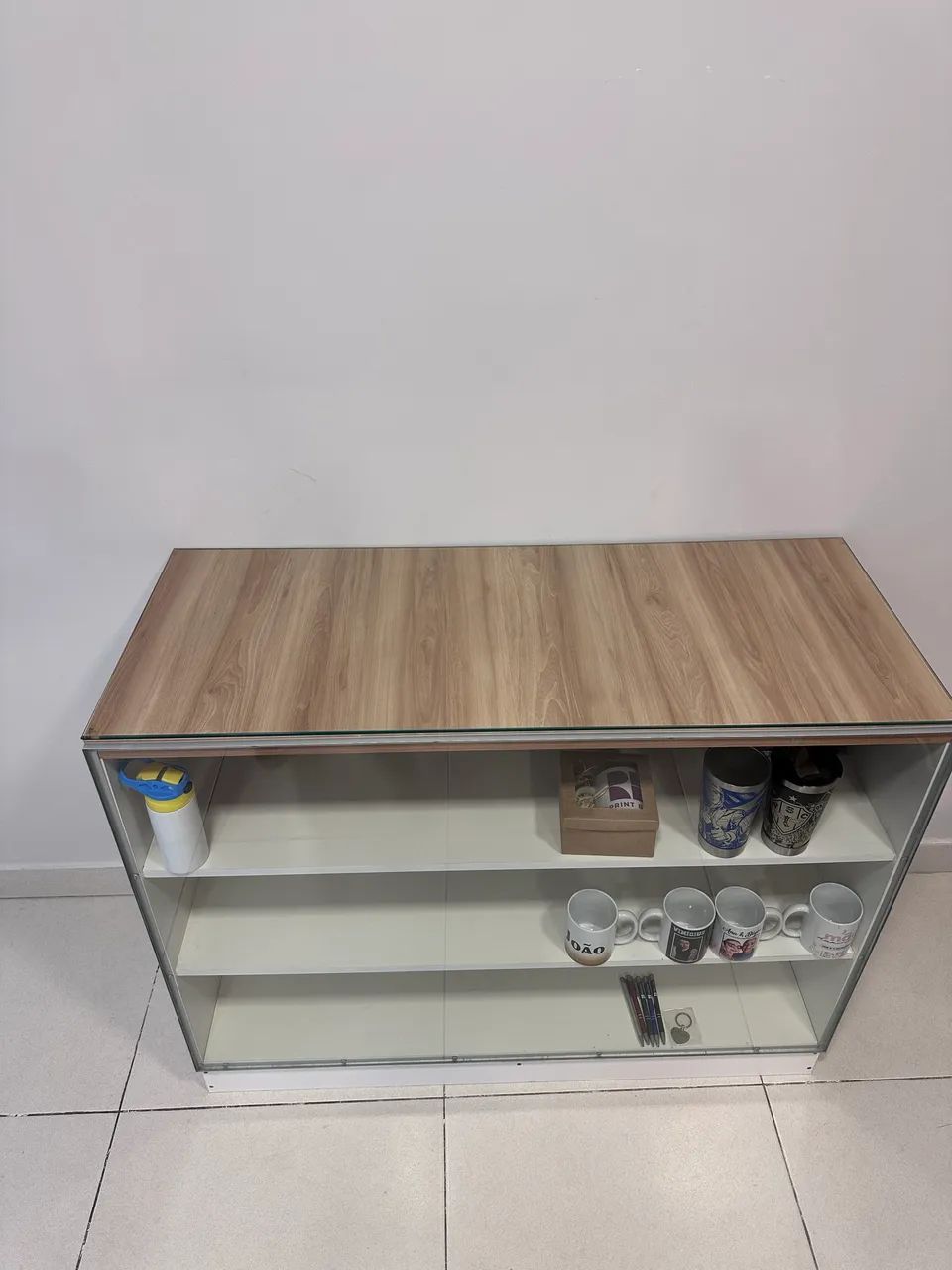 Mostruário em excelente estado com bancada de vidro! - Foto 3