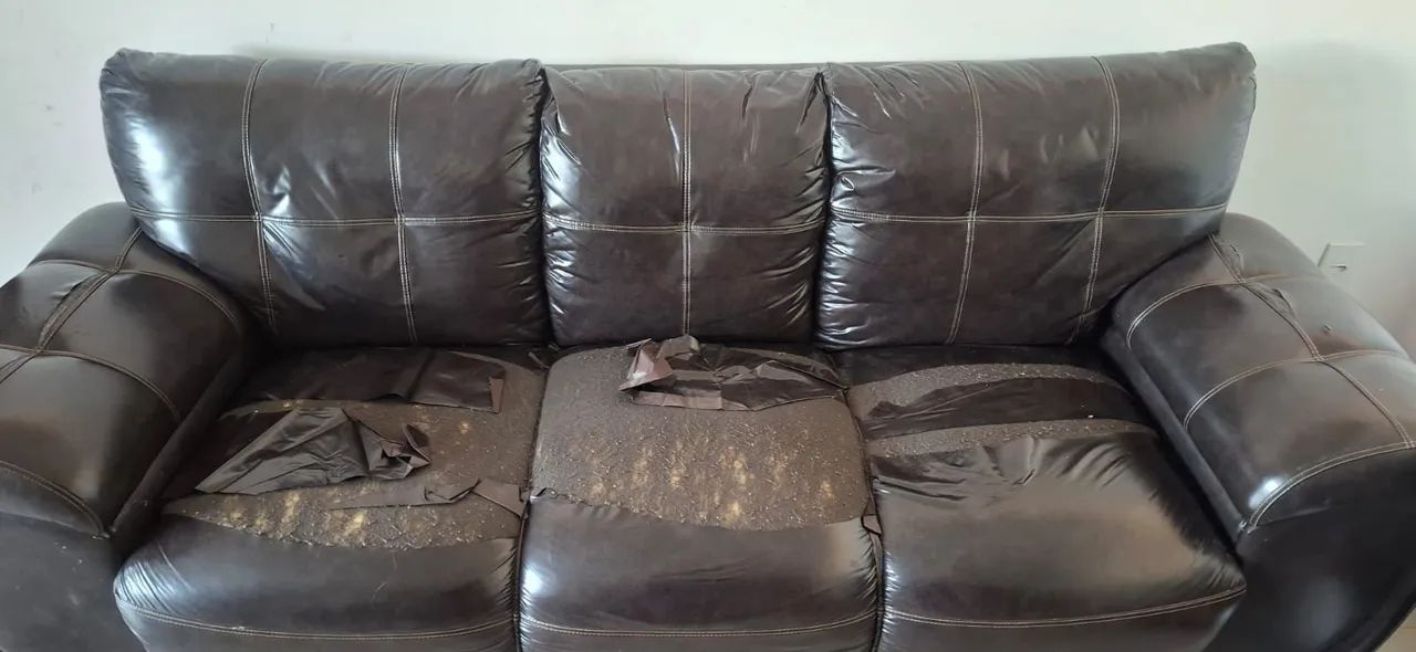 Vendo sofá de courino para restauração. - Foto 2