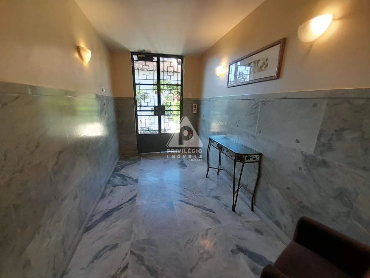 Quarto e sala em rua nobre, silenciosa e arborizada com vista ampla e sol da manhã - Foto 4
