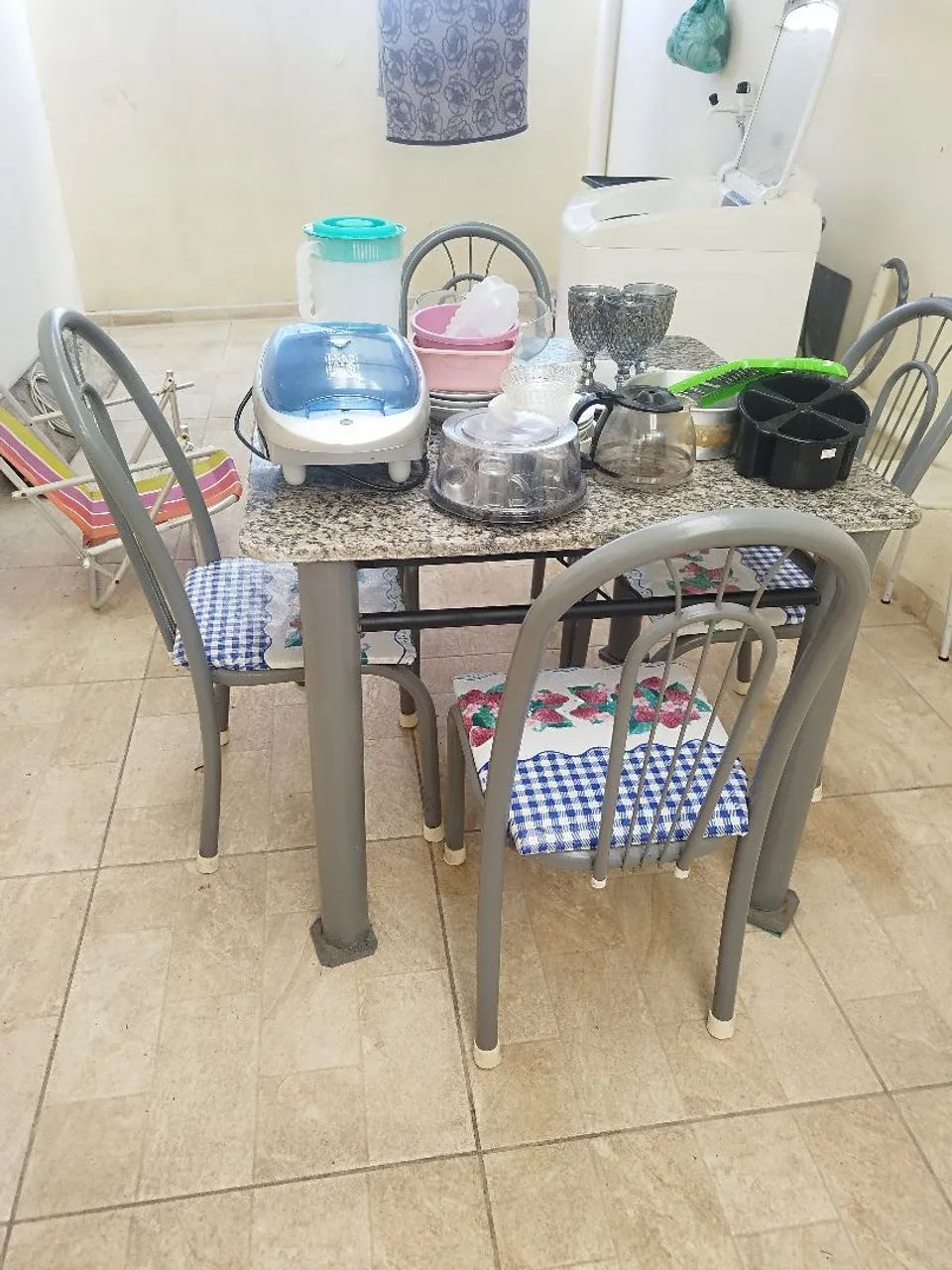 Vendo geladeira,mesa 4 cadeira,tv smart 32 polegadas. - Foto 4