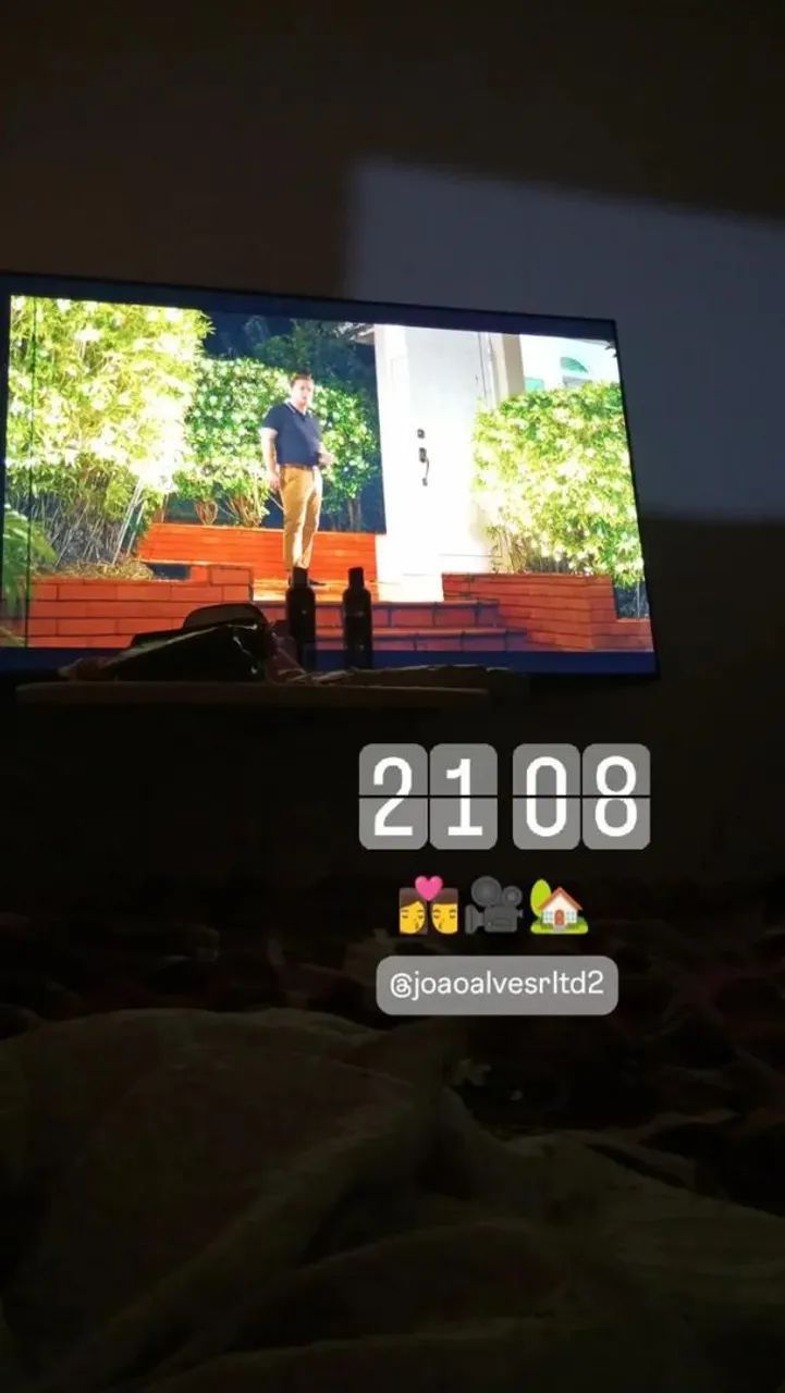 Vendo tv 65 polegadas em excelente estado  - Foto 2