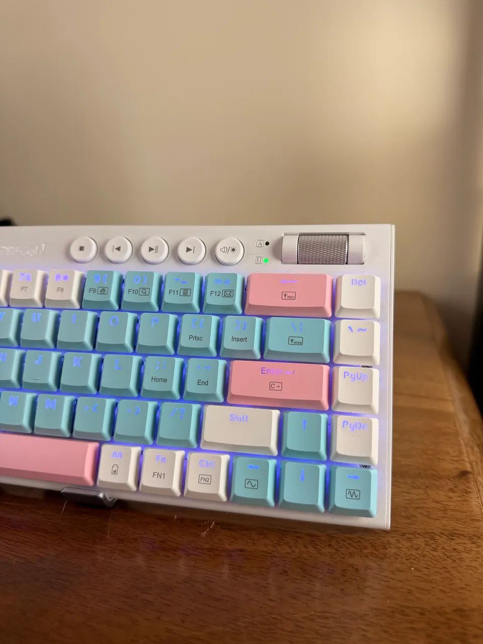 Teclado Gamer Redragon k609 RGB PRO Bluetooth - Foto 2