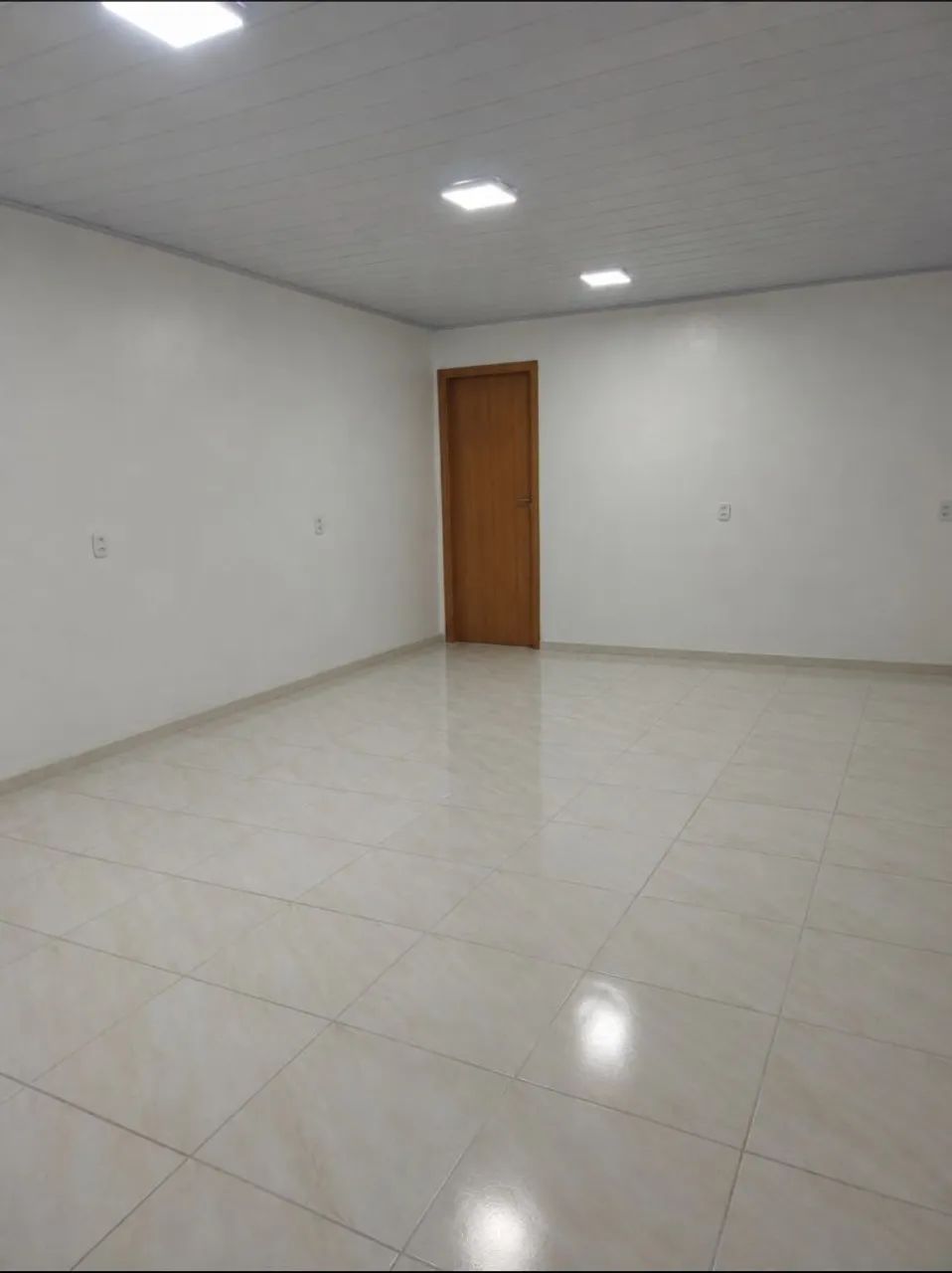 ALUGA-SE SALA NA JATIÚCA