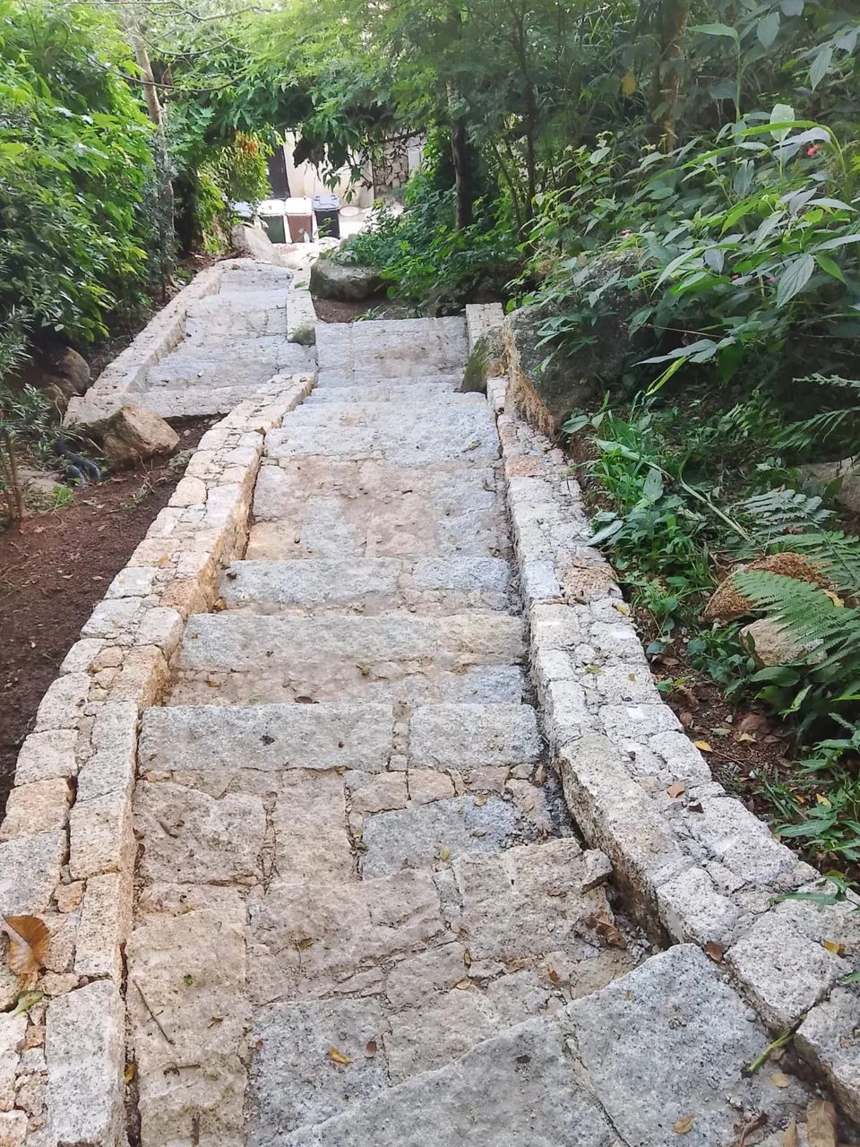 Muros de pedra e detonação 