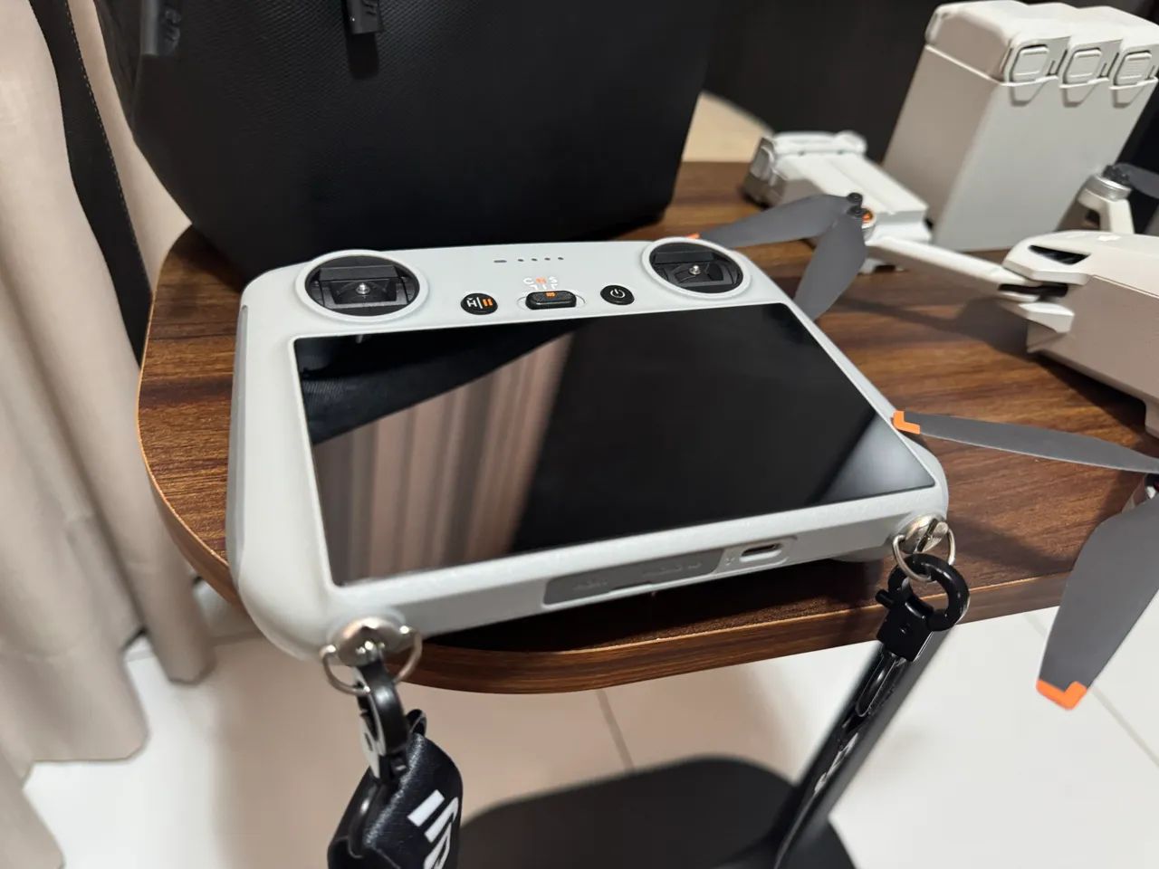 Drone DJI Mini 3 pro + controle tela e acessórios - Foto 2