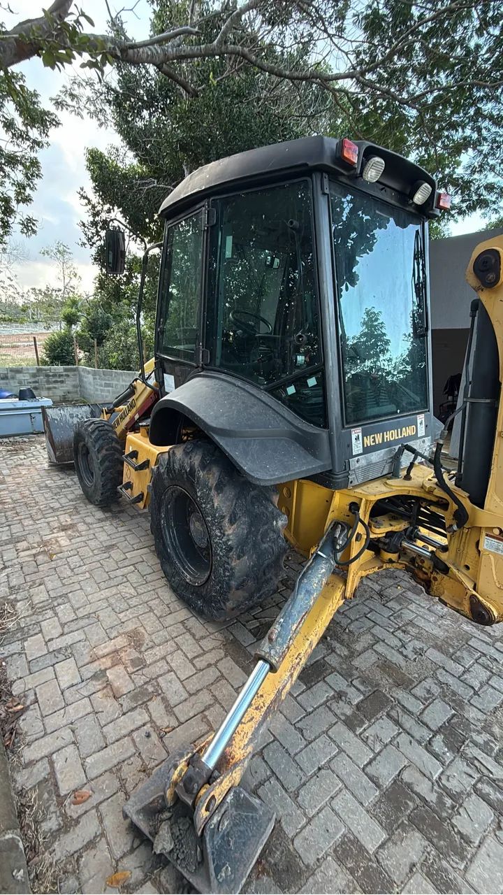 Retroescavadeira New Holland B95