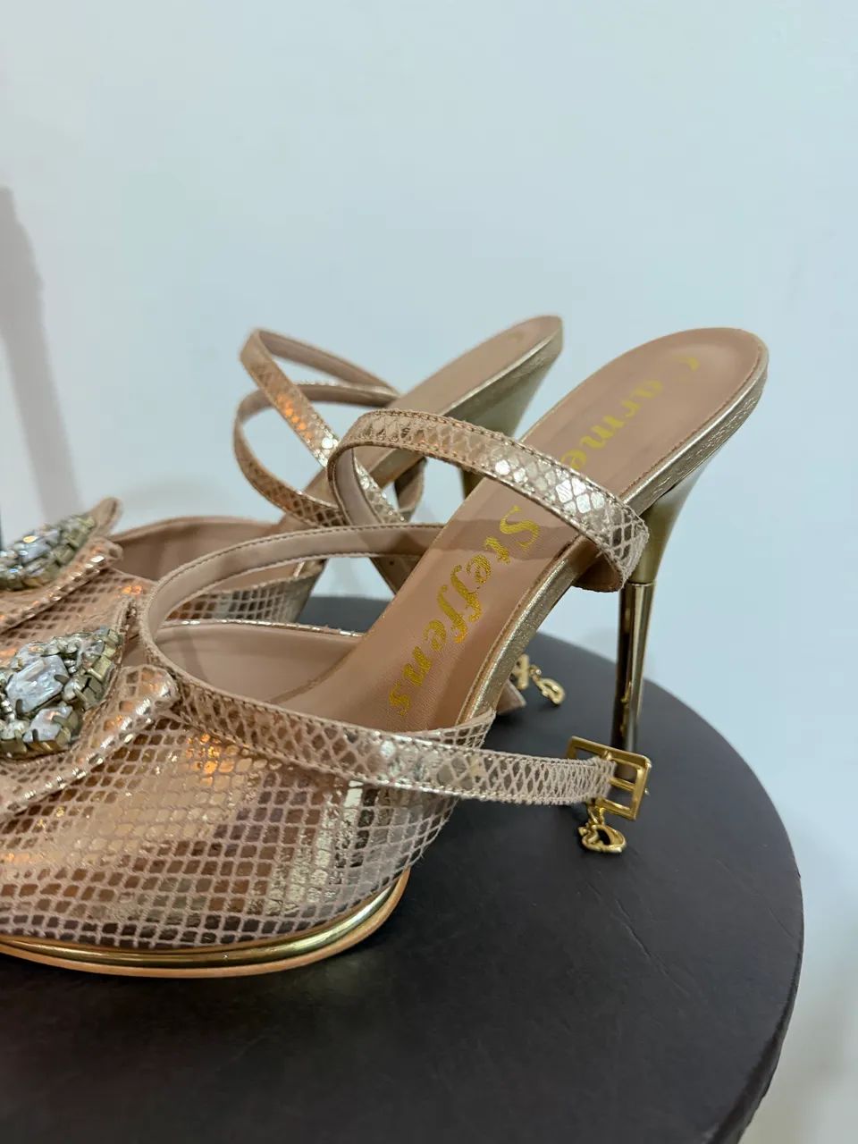 sandália carmen steffens dourada 37 - Foto 3