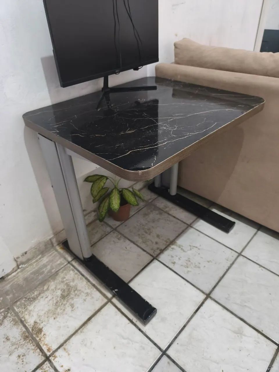 Mesa para computador e etc - Foto 2