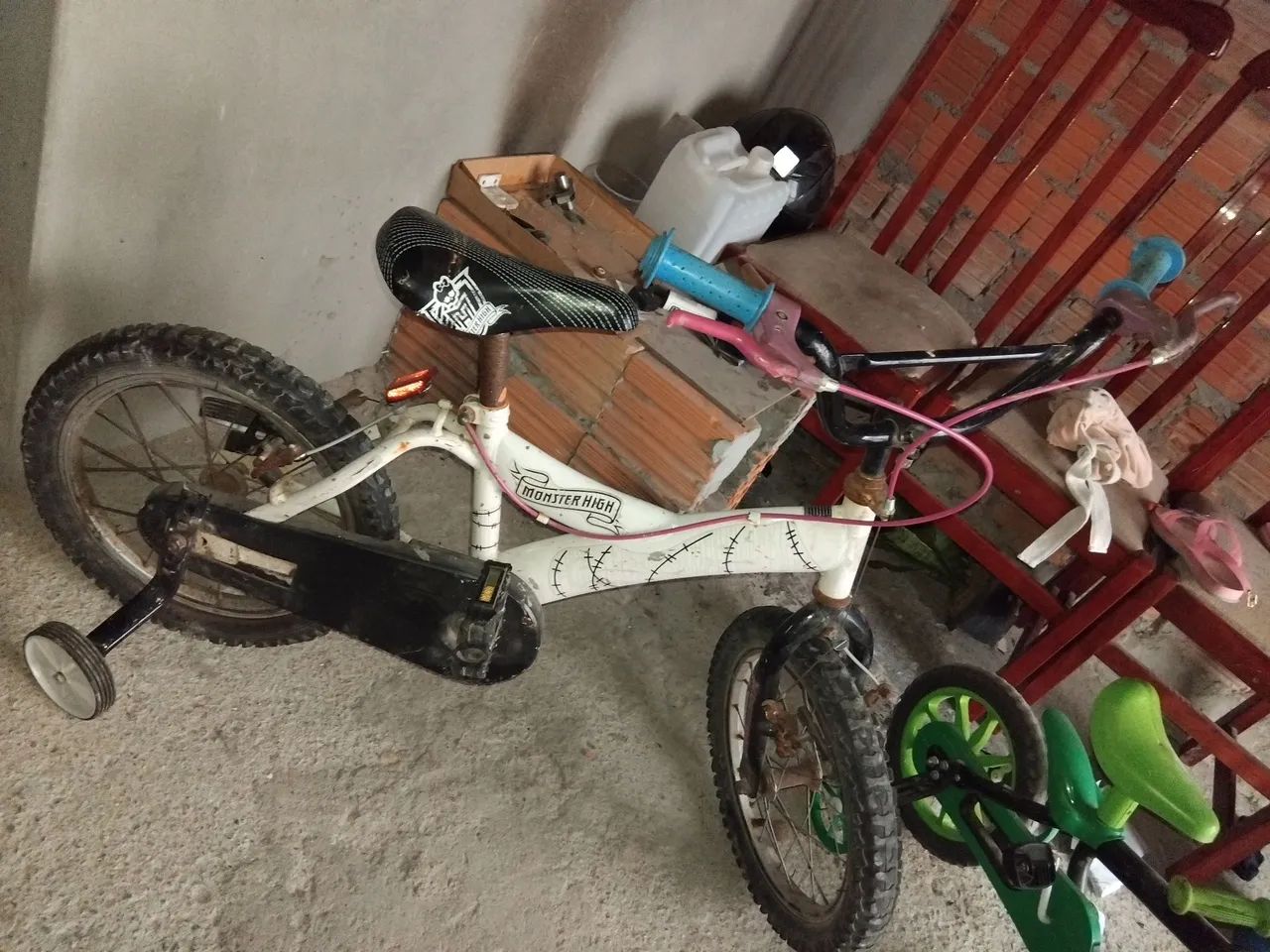 Vendo bicicleta da Monster High original infantil 