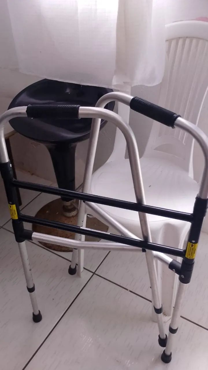 Cadeira de roda e Andador - Foto 2