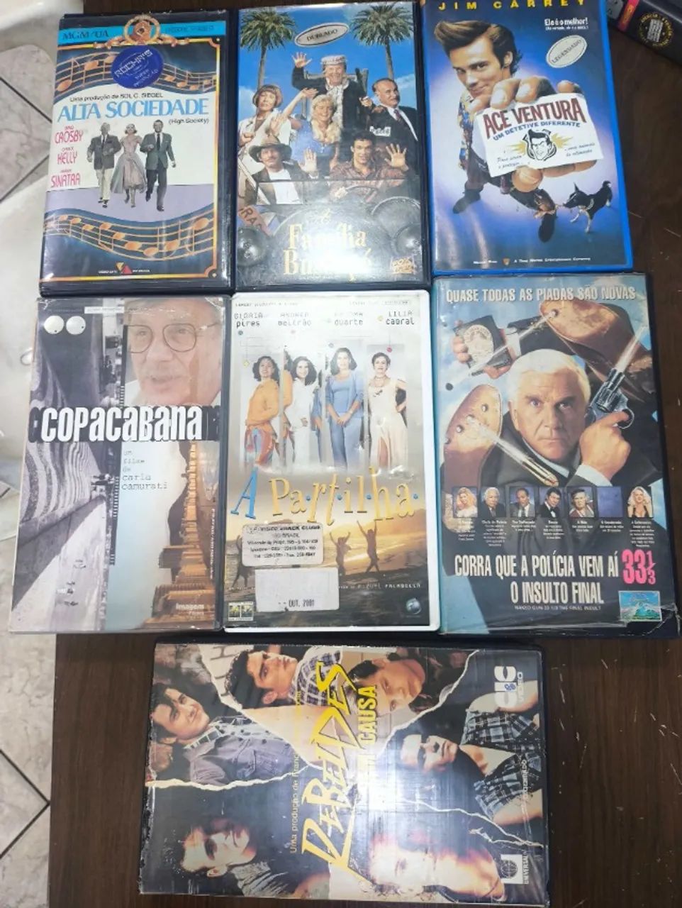  FITAS VHS COMÉDIA ACE VENTURA CORRA QUE A PÓLICIA VEM AÍ / FAMÍLIA BUSCAPÉ -2 POR 50REAIS