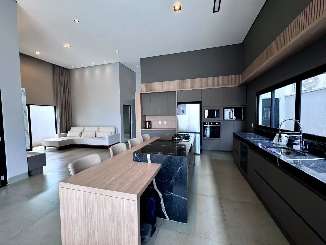 LINDA CASA EM CONDOMINIO ZONA SUL !