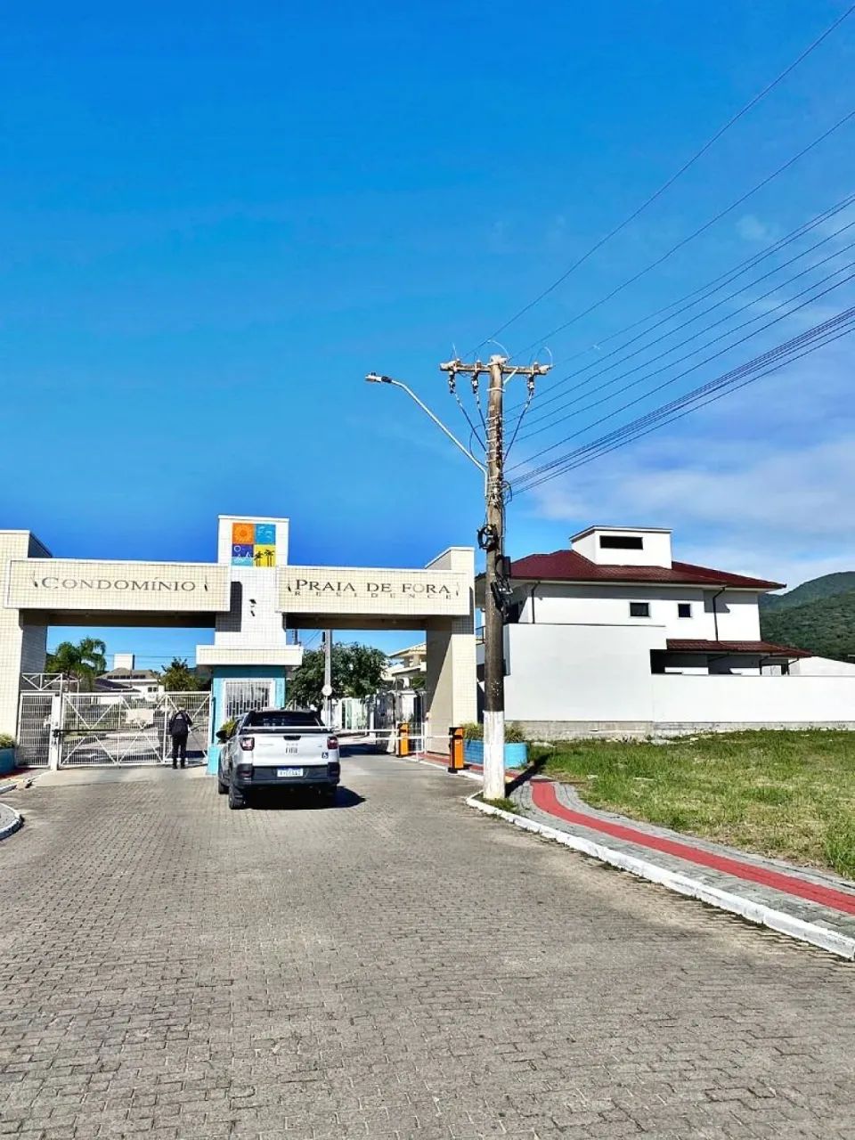 Casa na Praia de Fora com 5 quartos, sendo 2 suítes, uma suíte máster com hidromassagem e  - Foto 2