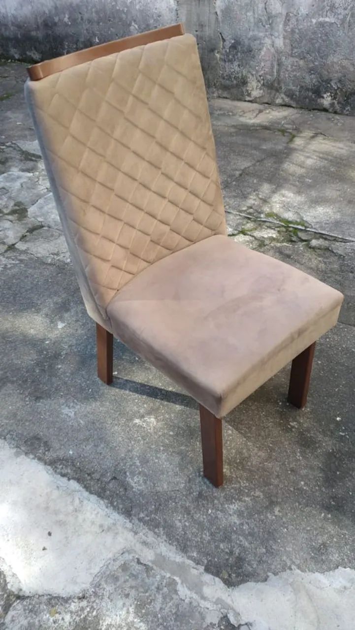 Mesa de jantar branca com tampo de vidro e 6 cadeira estofadas - Foto 3