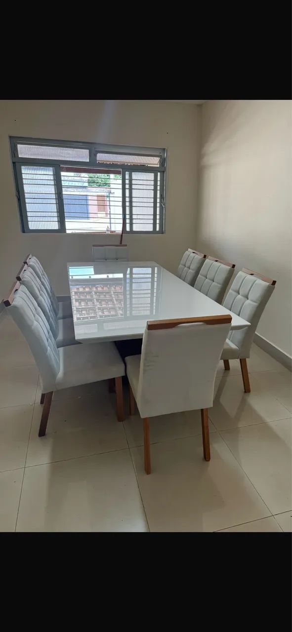 Glass dining table for 8 people, very well maintained