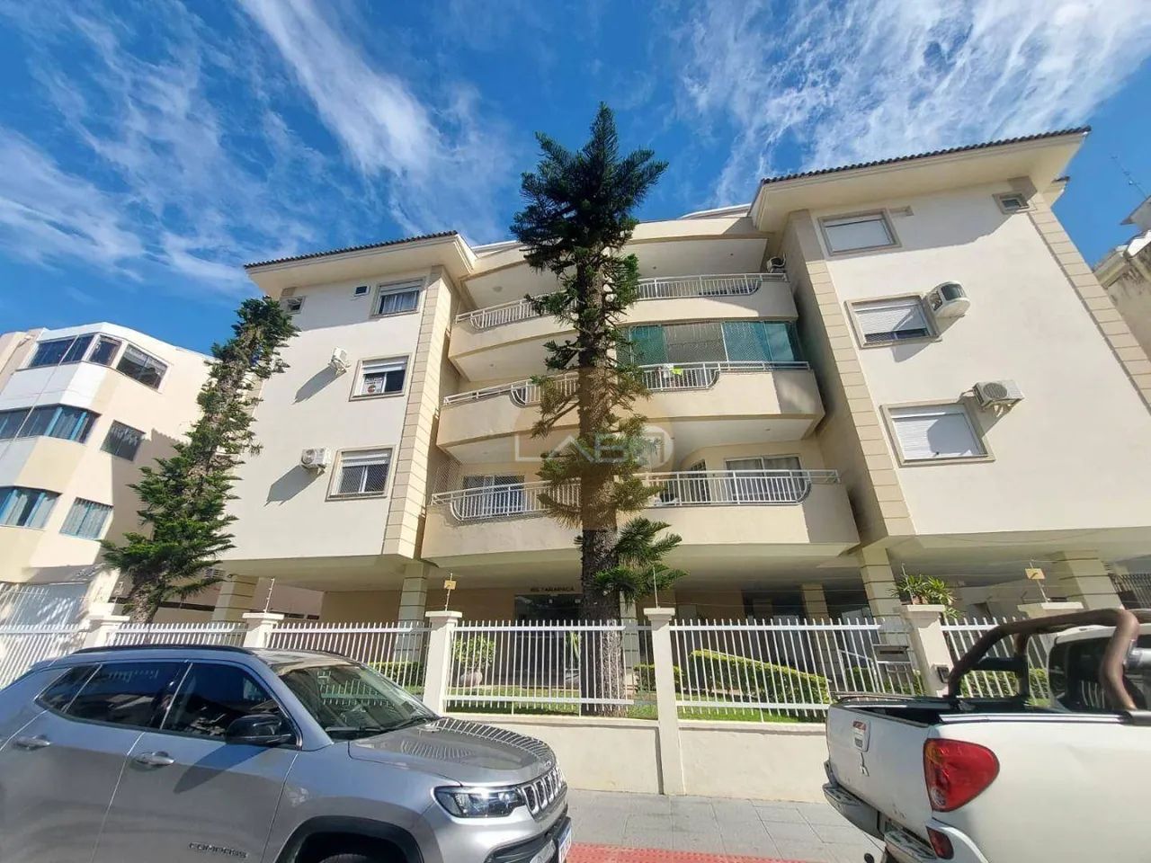 Apartamento 3 dormitórios sendo 1 suíte, semi mobiliado