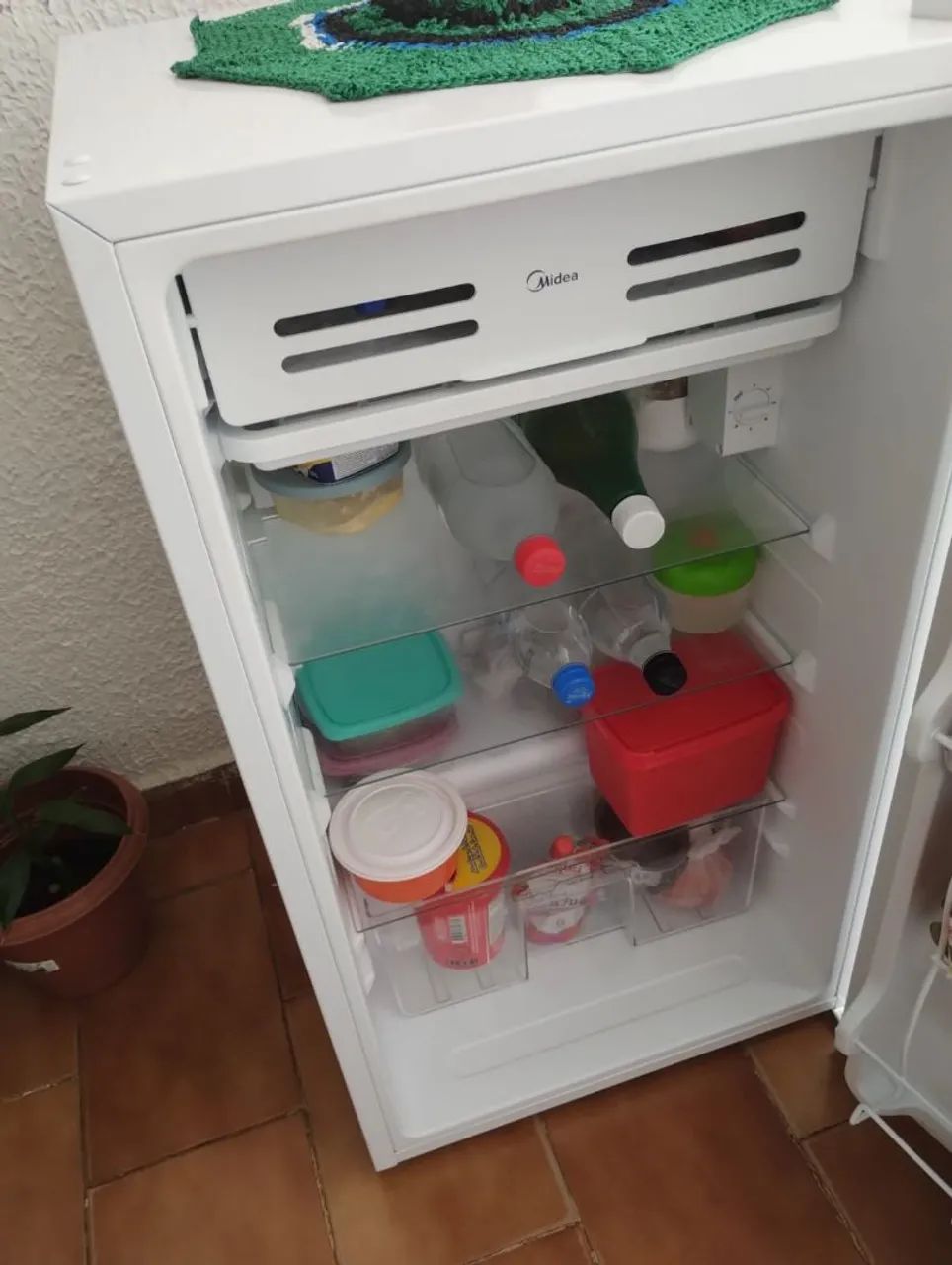 Frigobar Midea semi novo. - Foto 4
