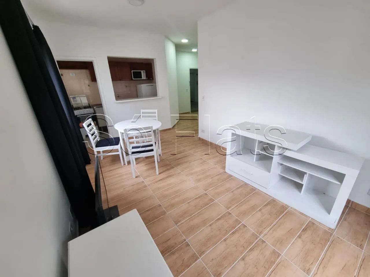Flat Ambassador, mobiliado e disponível para venda com 41m², 01 dorm e 01 vaga