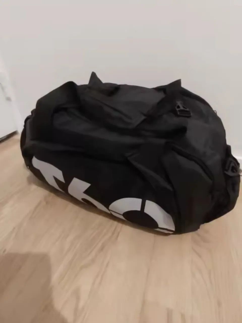 Mochila Esportiva T60 com Bolso para Tênis - Foto 5