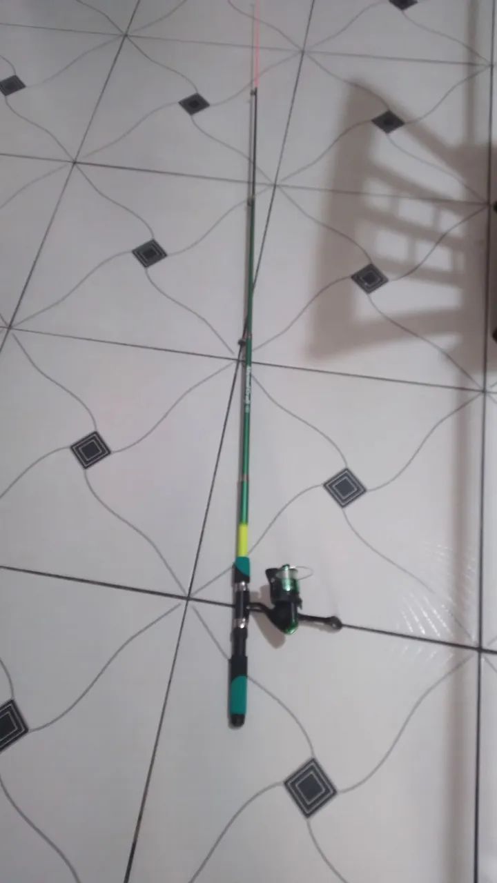 Kit com vara d pesca completo com molinete linha e 15 anzóis  - Foto 2
